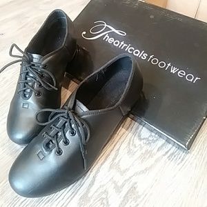 Theatricals Black lace tap shoes, size 6.0M
